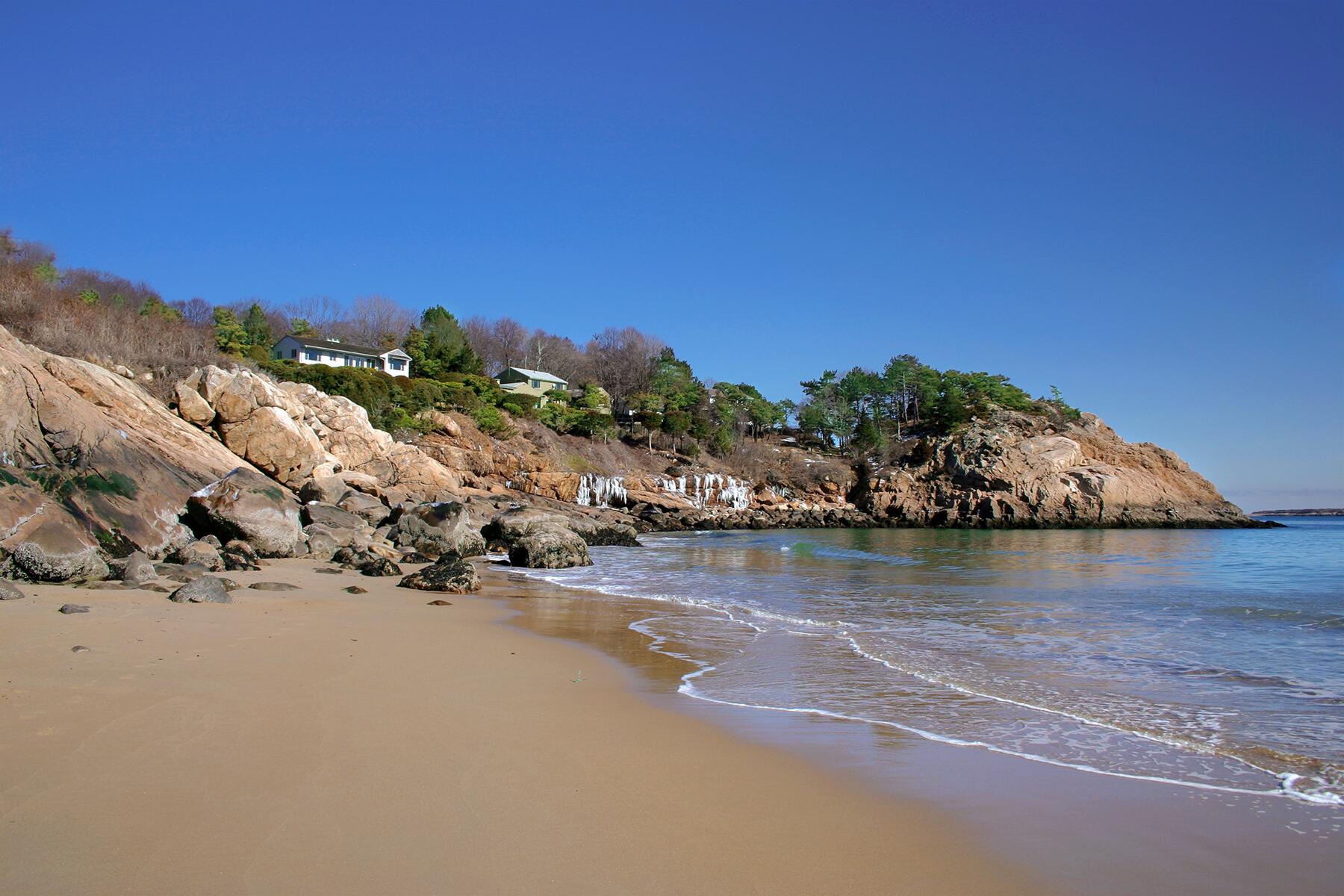 02_SingingSandBeaches__SingingBeachManchesterByTheSea_shutterstock_212667