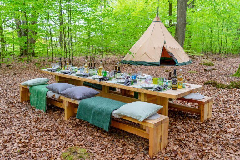 <a href='http://www.fodors.com/world/europe/sweden/experiences/news/forage-in-sweden-and-your-palate-and-the-planet-will-thank-you#'>From "Forage in Sweden and Your Palate—and the Planet—Will Thank You: DIY Dinner Parties "</a>