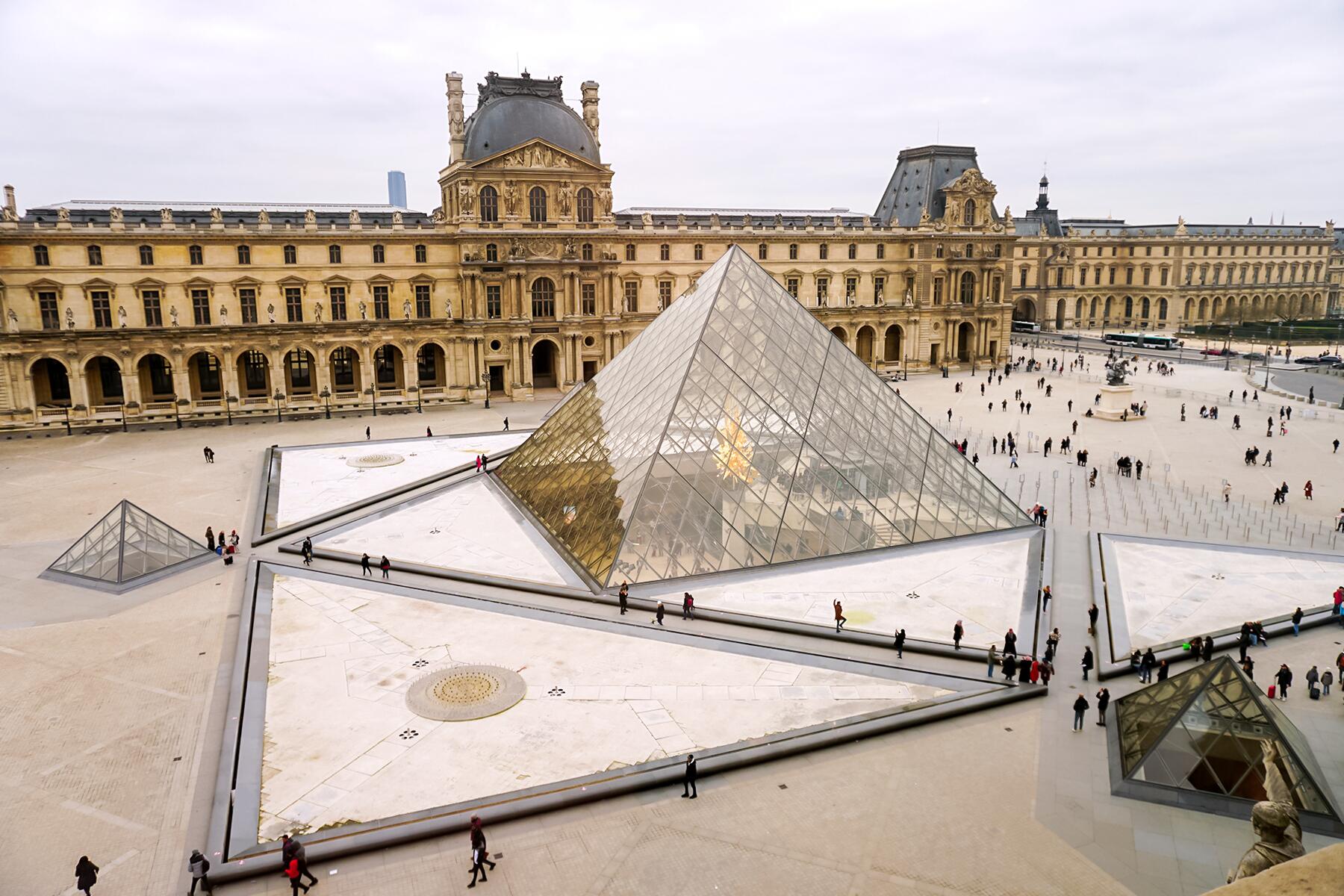 how much is it to visit the louvre museum