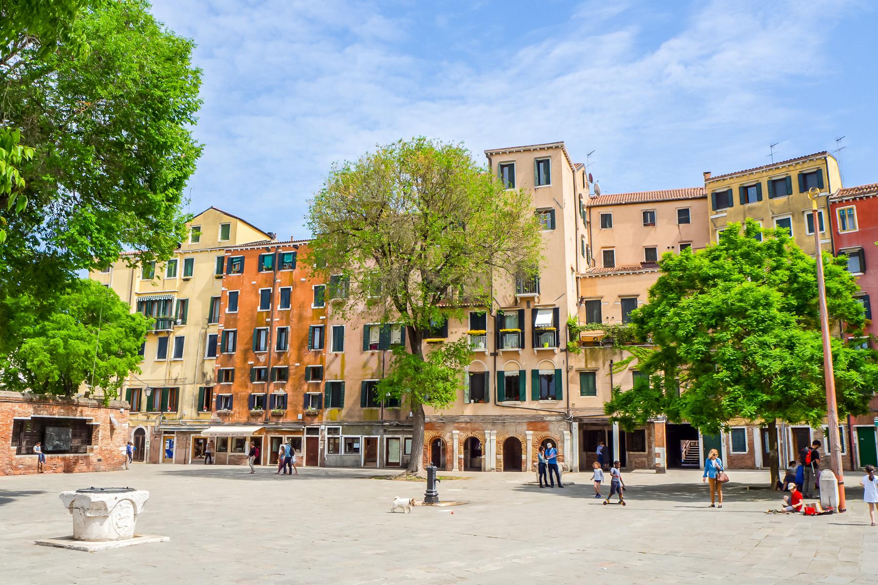 06_10ArchitecturalVenice__JewishGhetto_iStock-1087425086