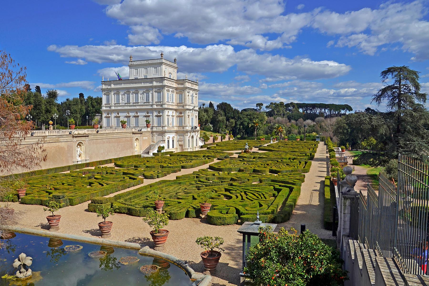 07_FreeThingsToDoInRome__VillaPamphili_shutterstock_98607653