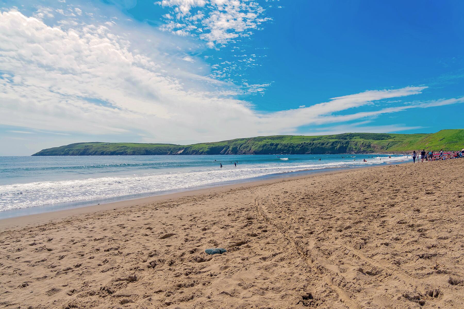 07_SingingSandBeaches__PorthorAberdaron_shutterstock_1424134478