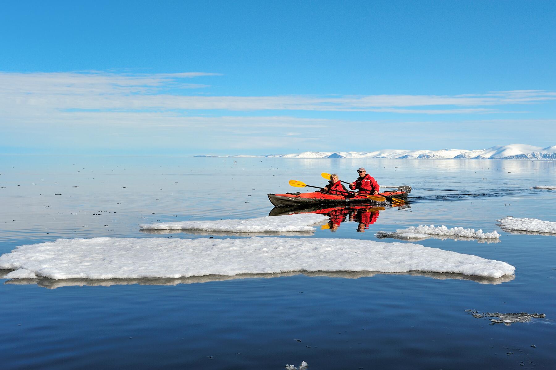 08_10ReasonsToVisitNunavut__LearnToKayakFromTheExperts_Pfaff_2008_396
