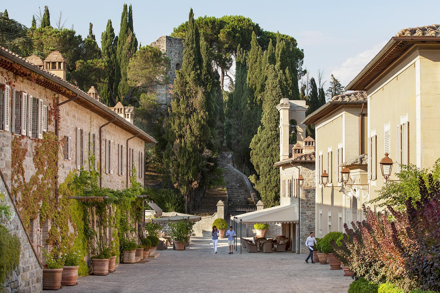 08_BestWineriesTuscany__CastiglionDelBosco_CdB_Borgo_life