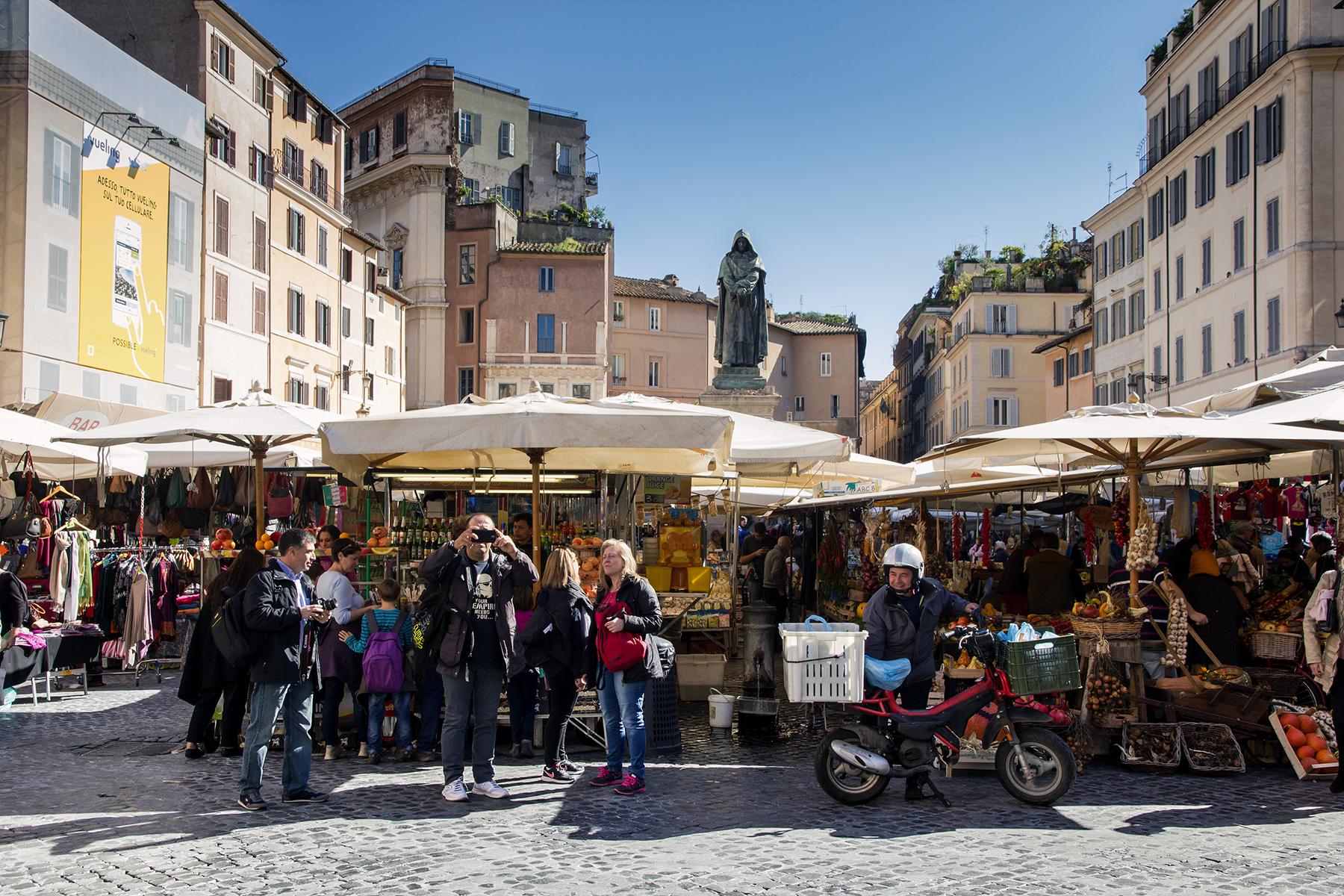 08_FreeThingsToDoInRome__CampoDiFiori_dreamstime_xl_62961801