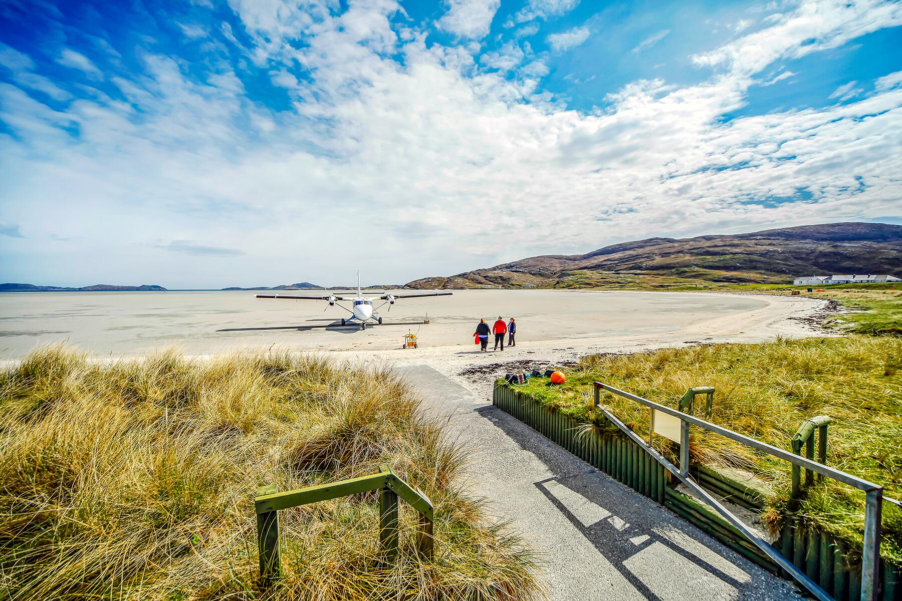 08_IsleofArraninQuirkyScottish__Barra_8.) Barra Airport-visitscotland_26713562960