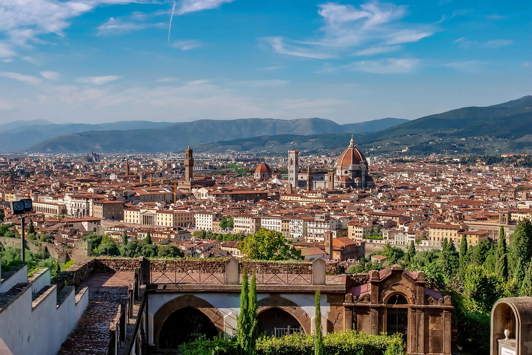 08_UltimateTuscany__SeeViewsFromSanMiniatoAlMonte_shutterstock_1289146078