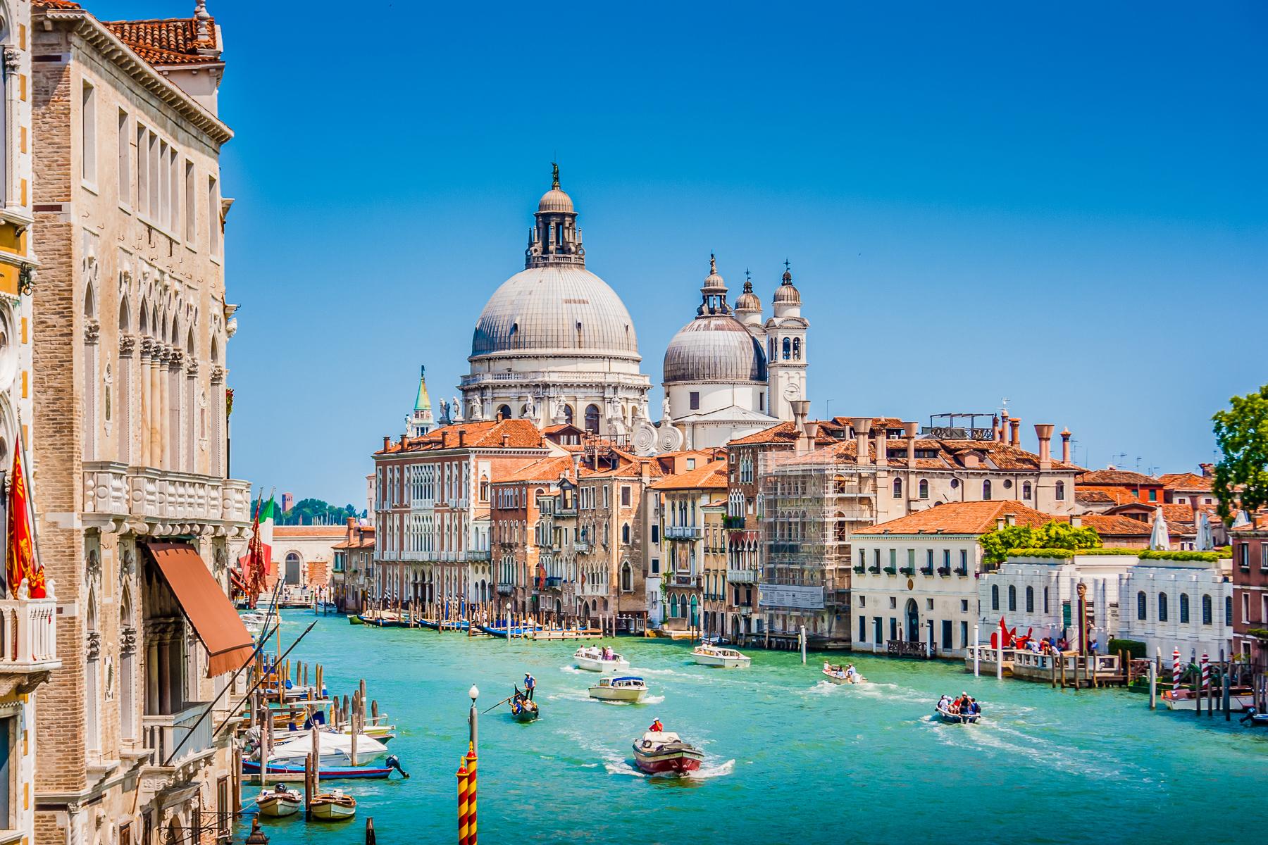 09_10ArchitecturalVenice__SantaMariadellaSalute_iStock-503689386