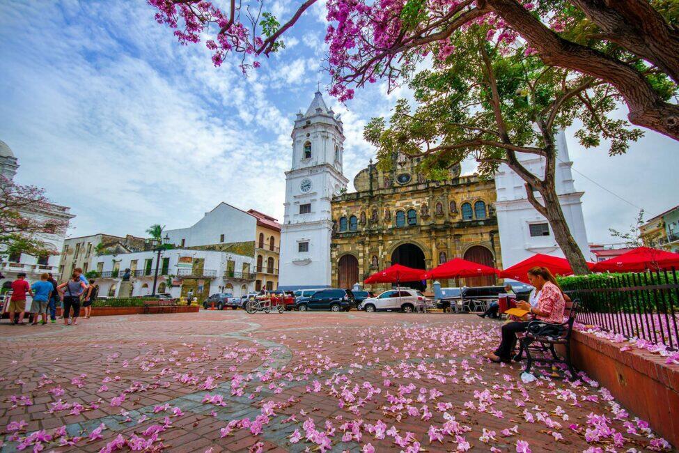 09_PanamaLuxury__TakeaLuxuryTourCascoViejo_9.) shutterstock_309807773