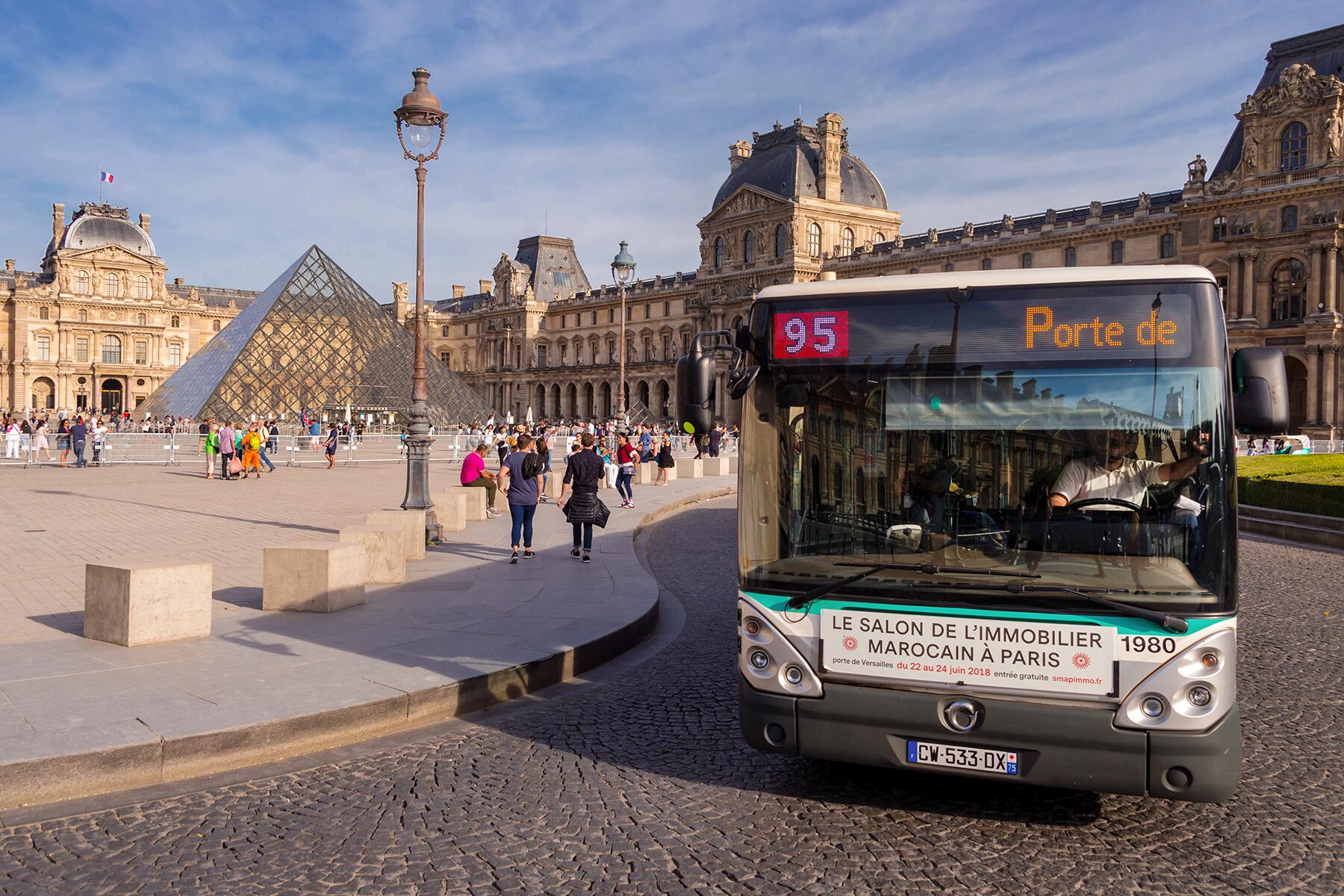 09_TheLouvre101__HowDoIgetThere_shutterstock_1122915347