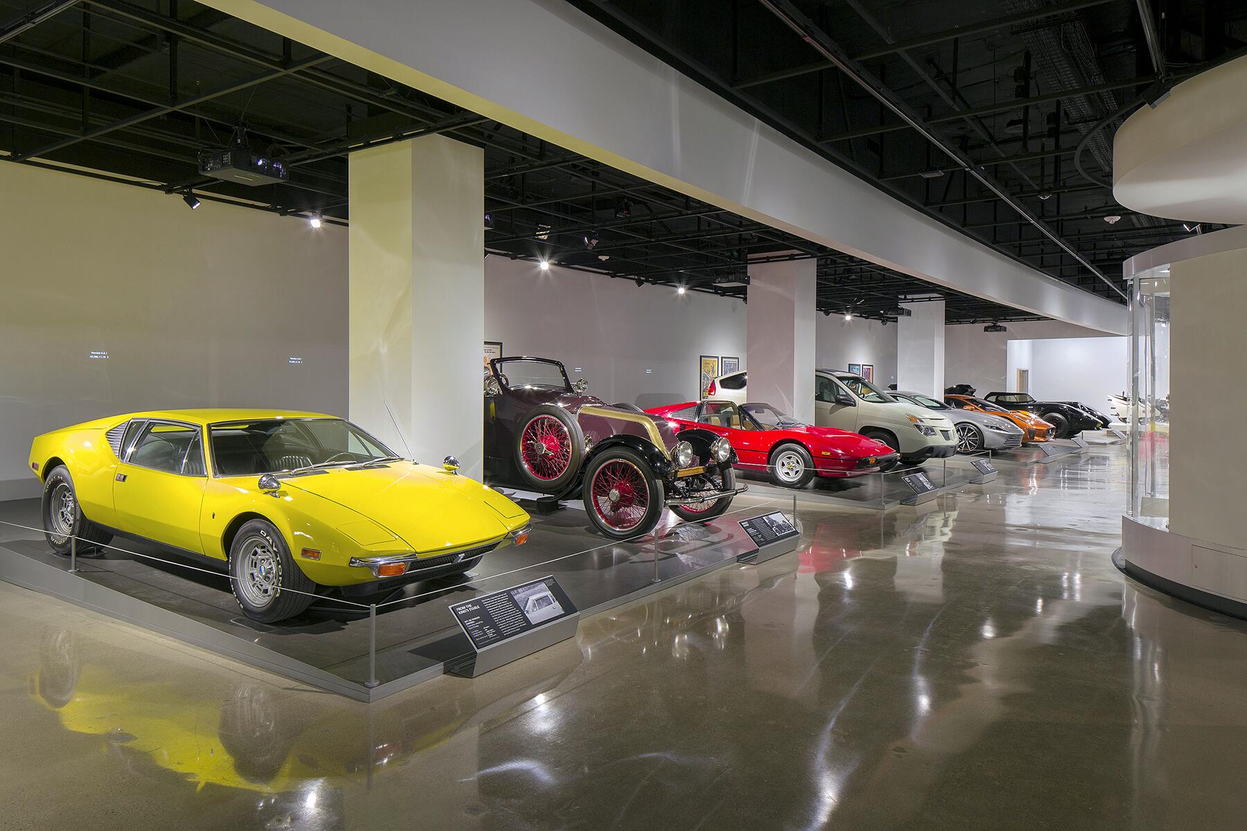 10_02_UnderTheRadarLosAngeles__PetersenAutomotiveMuseum_DLZ_4992