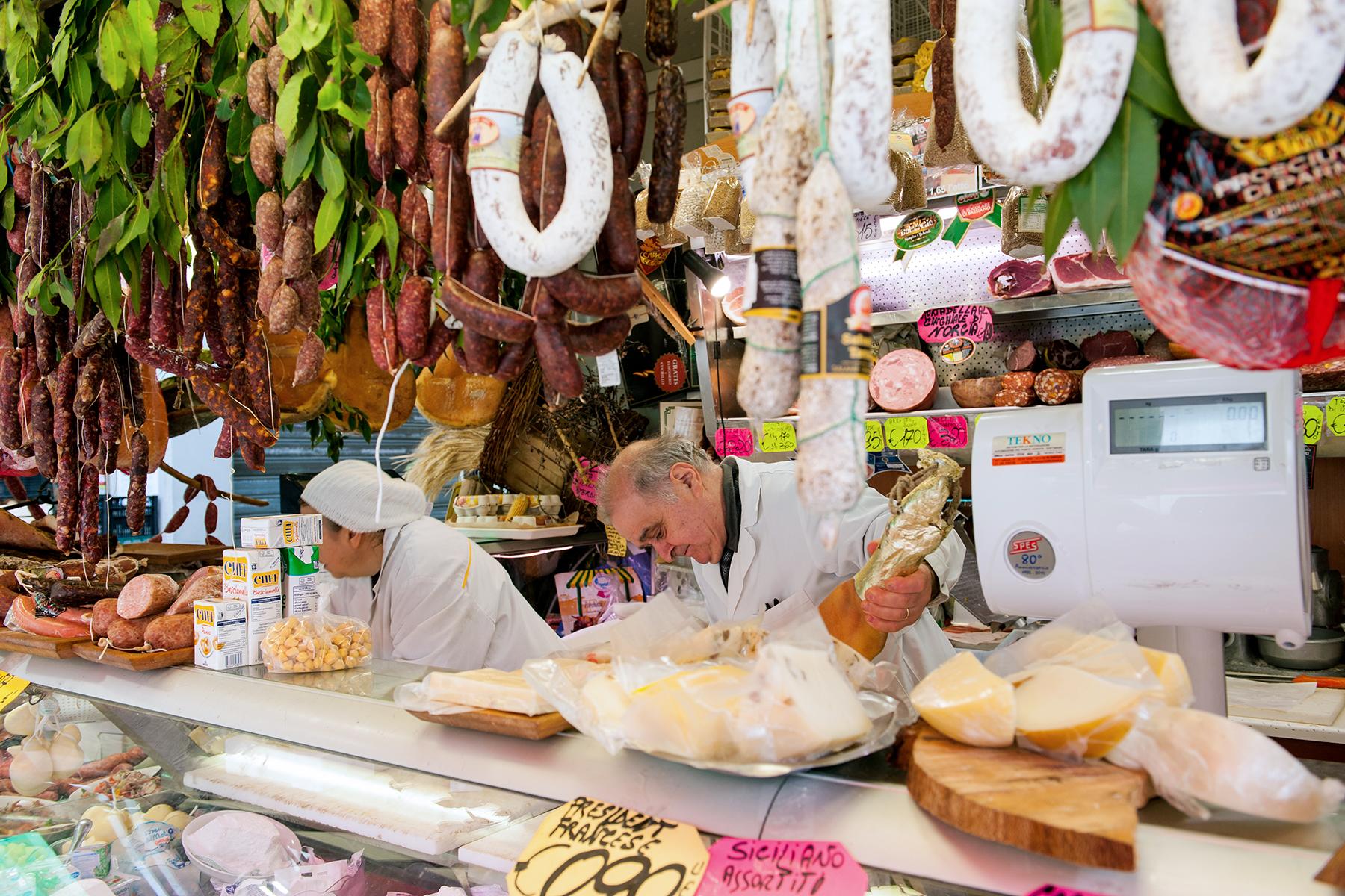 10_FreeThingsToDoInRome__TrionfaleMarket_shutterstock_1076786885