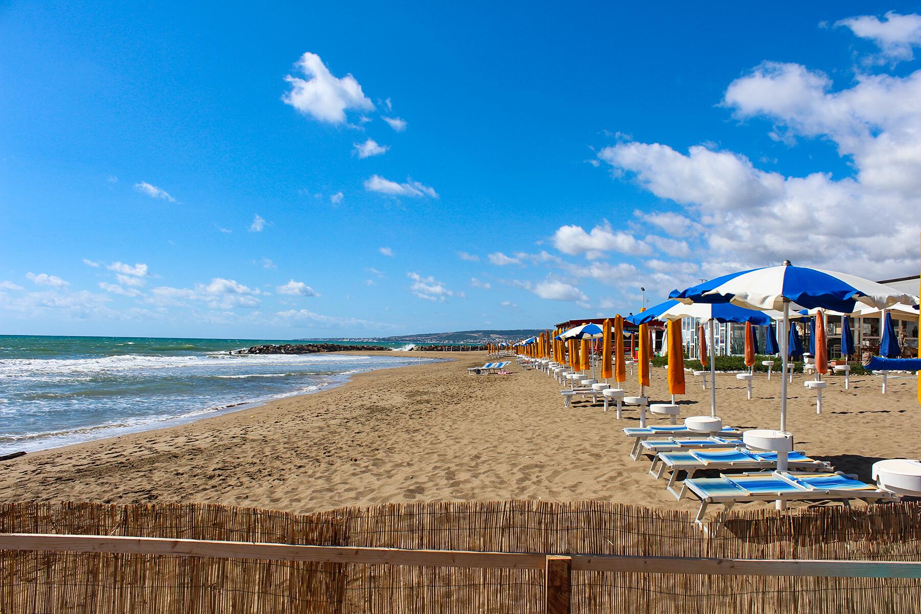 11_DayTripsFromRome__SantaMarinella_shutterstock_1218126115