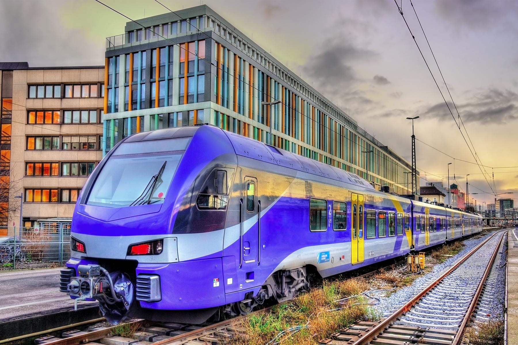 11_DitchThePlaneRideTheTrain__StayOnSchedule_shutterstock_398259019