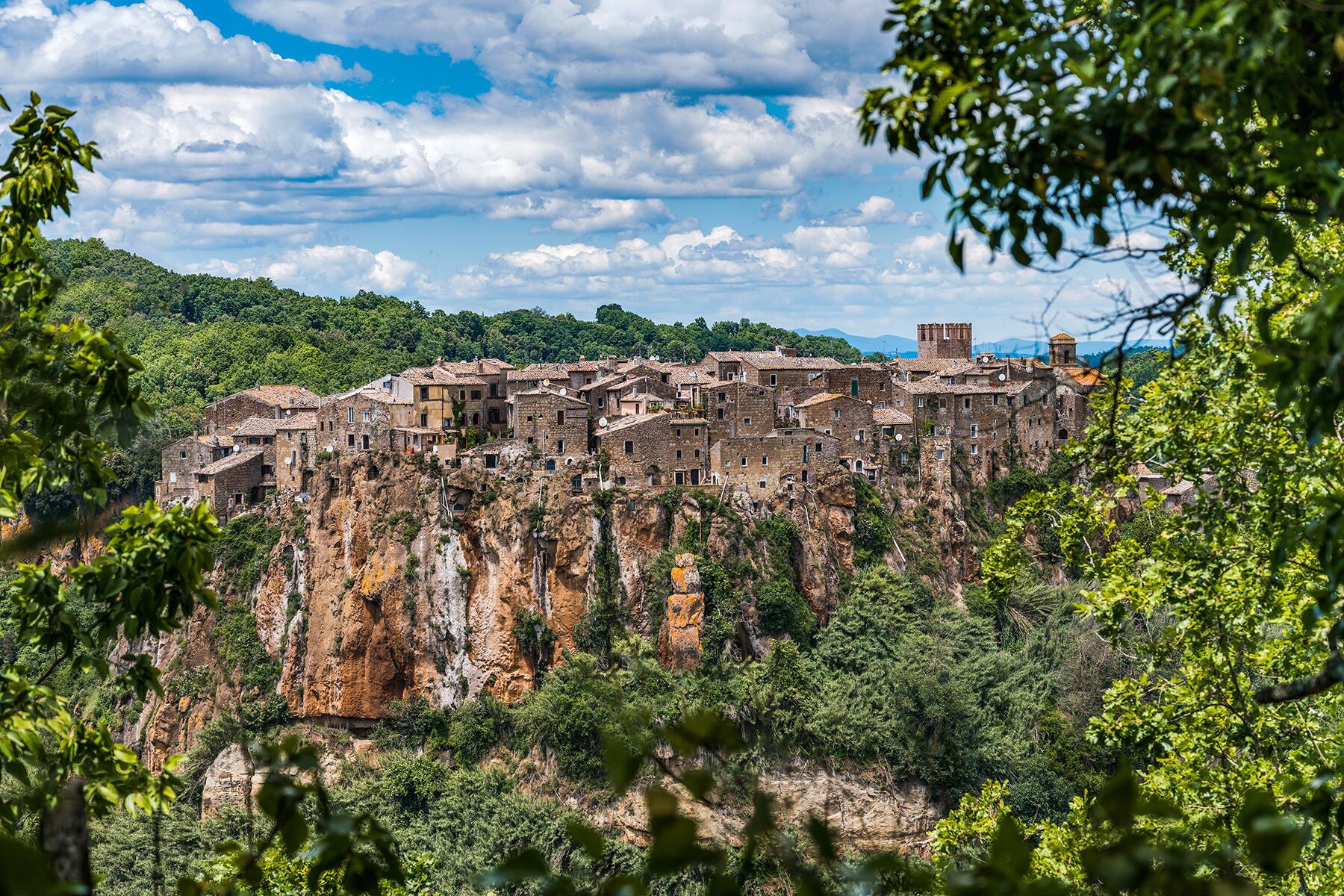 12_DayTripsFromRome__Calcata_shutterstock_1459074854