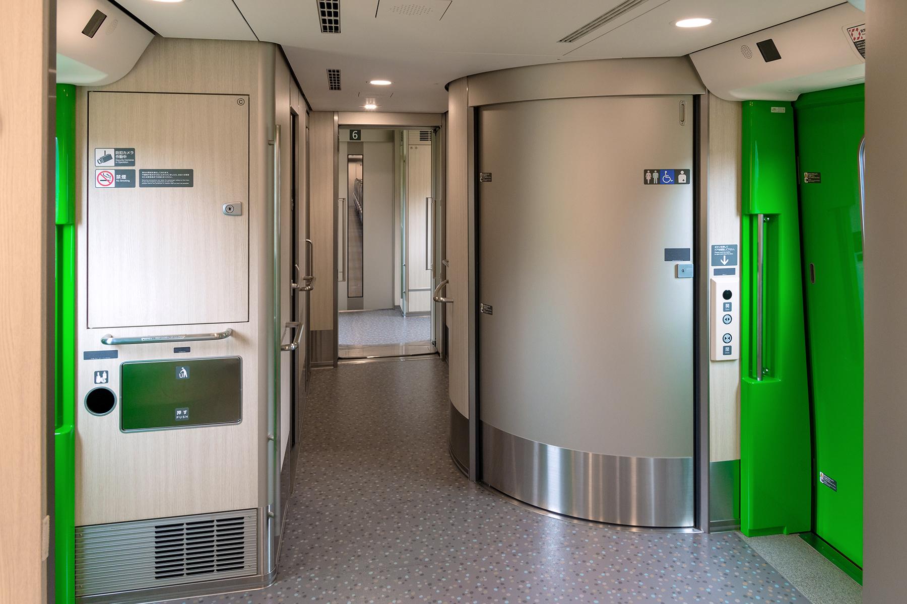 12_DitchThePlaneRideTheTrain__RestroomsYouCanRelaxIn_shutterstock_419500063