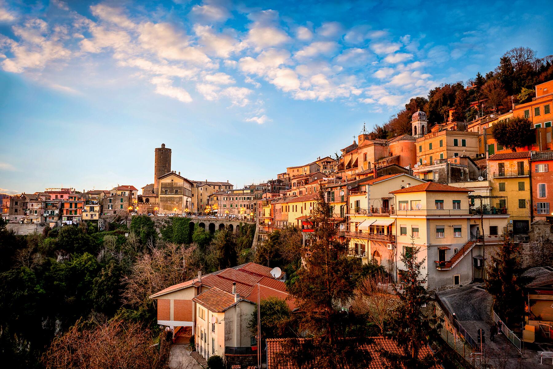 13_DayTripsFromRome__Nemi_shutterstock_793141978