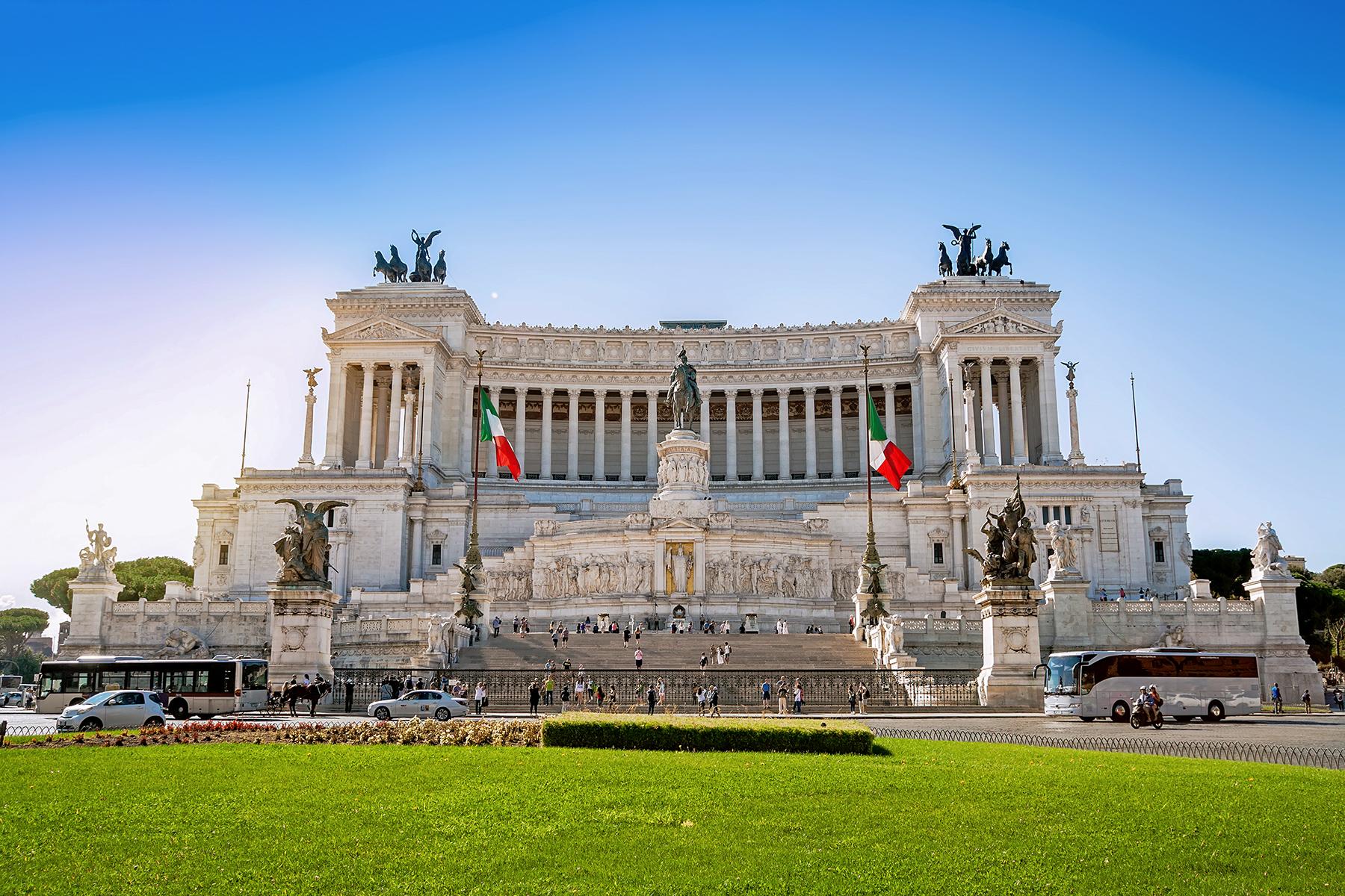 15_FreeThingsToDoInRome__VittorianoMonument_shutterstock_340381193