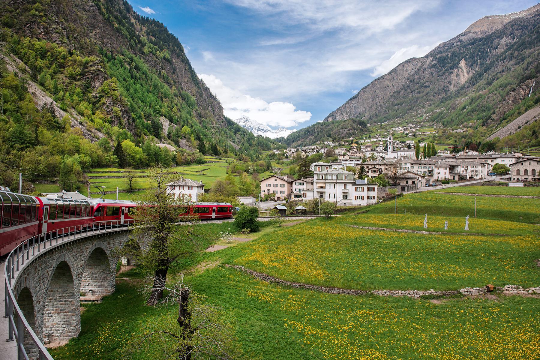 18_DitchThePlaneRideTheTrain__EnvironmentallyFriendly_shutterstock_1049778119