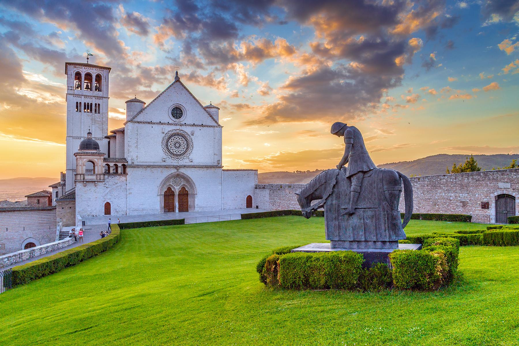 20_UltimateTuscany__VisitAssisi_shutterstock_574070614