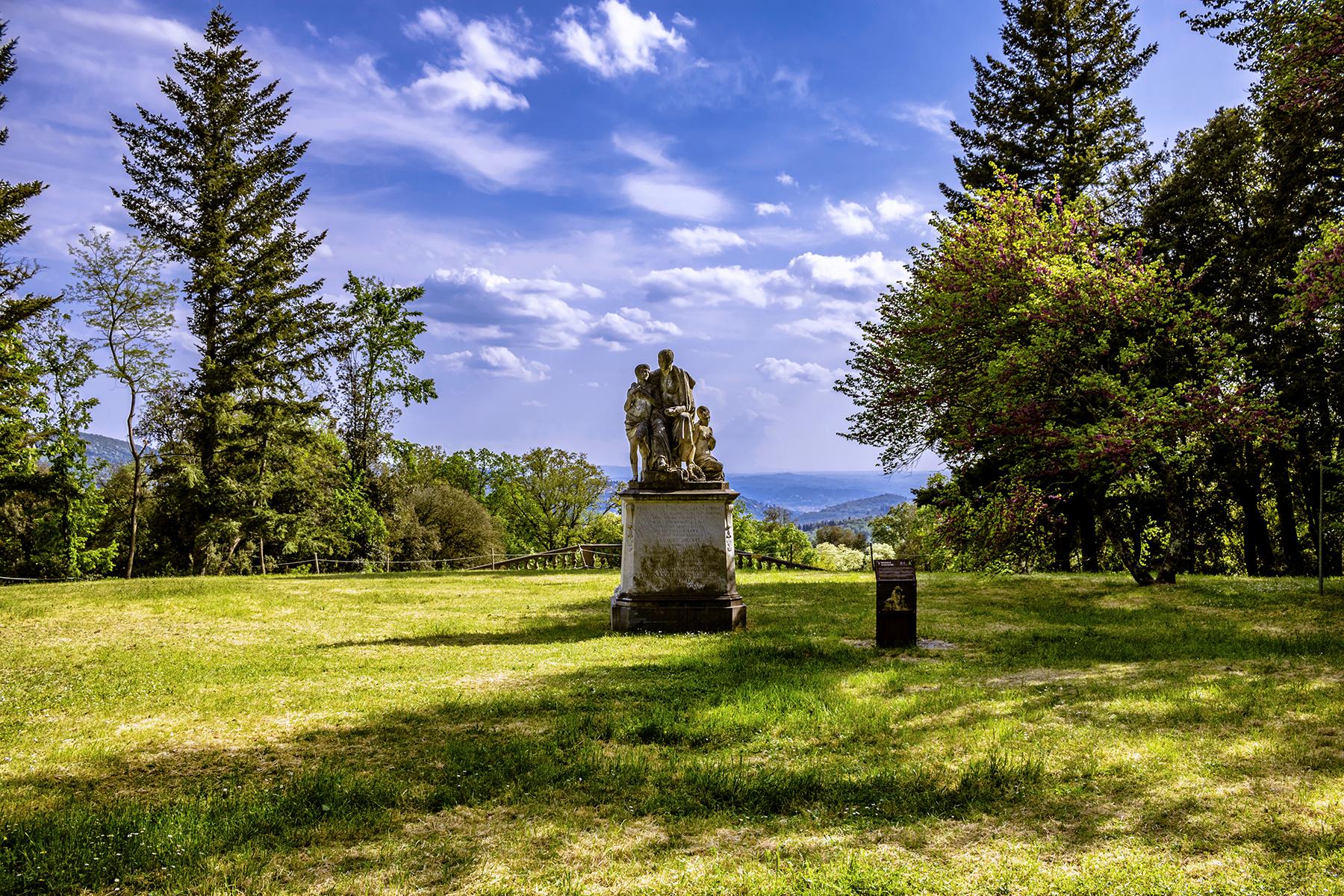 21_UltimateTuscany__PicnicInParcoDiPratolino_shutterstock_1089801752