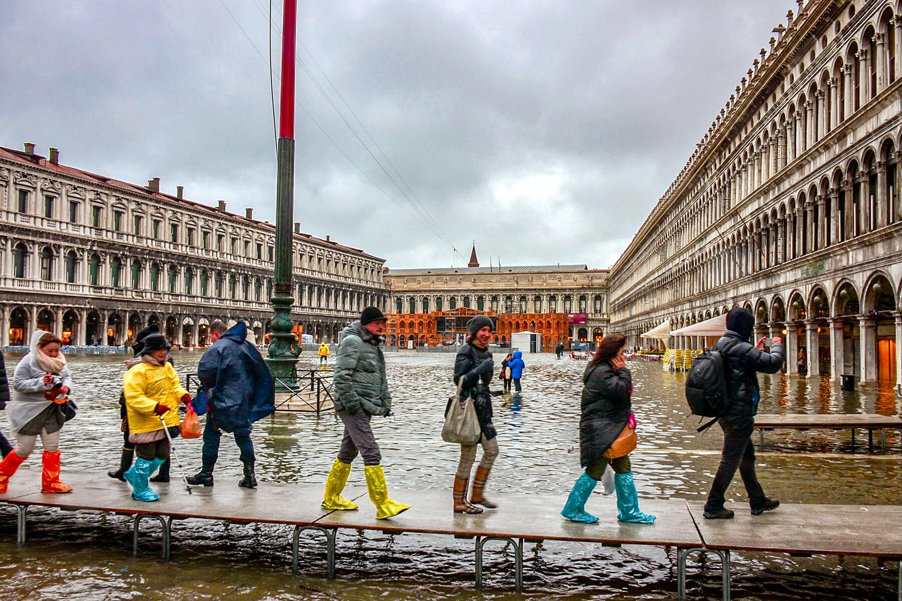02_VeniceAcquaAlta__GetTheNumbersStraight_dreamstime_xxl_65492517