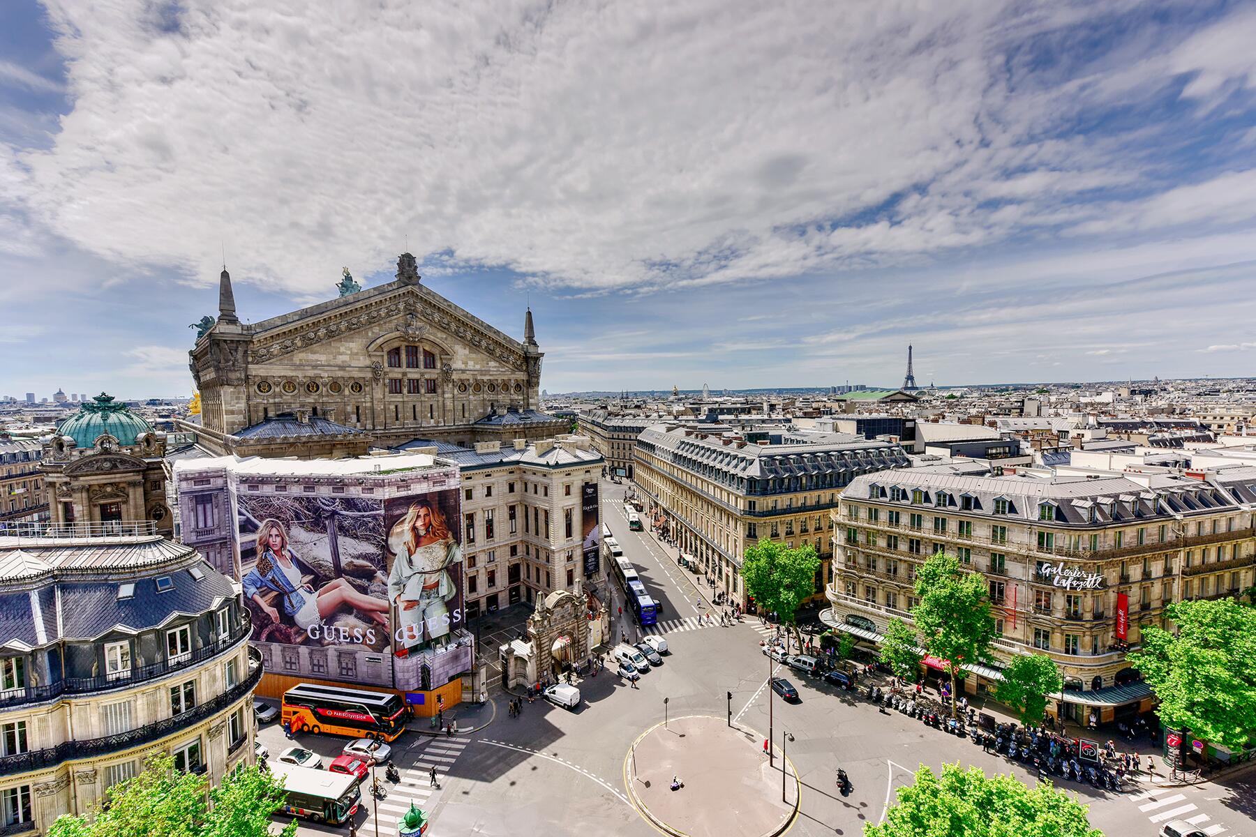 04_NeedtoKnowParis__KnowwhenThey'reClosed_shutterstock_672259789