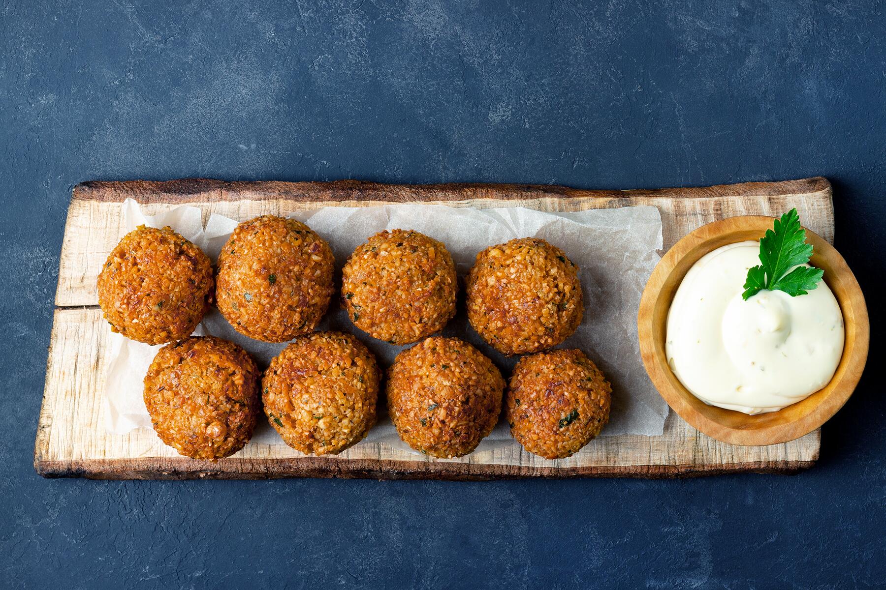 05_25ThingsToEatAndDrinkInParis__Fallafel_iStock-1141506492