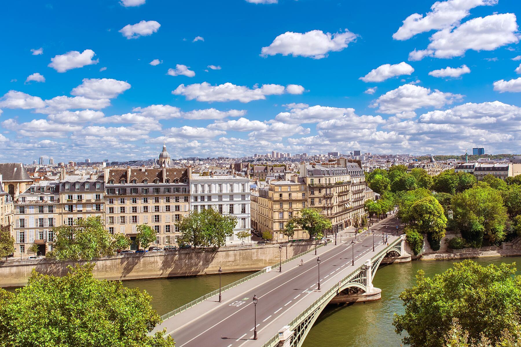 06_NeedtoKnowParis__Don'tjuststaybytheEiffel_shutterstock_742502512