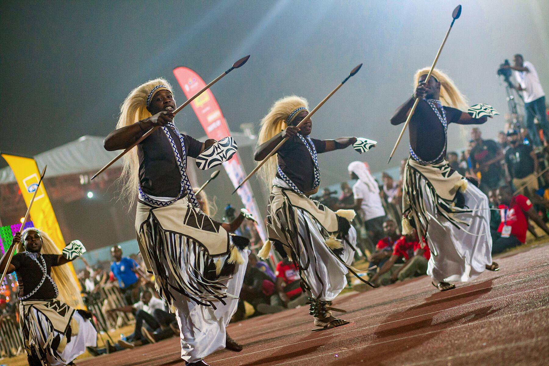 06_NigerianFestivals__CalabarCarnival_Kenyan_dancers_at_carnival