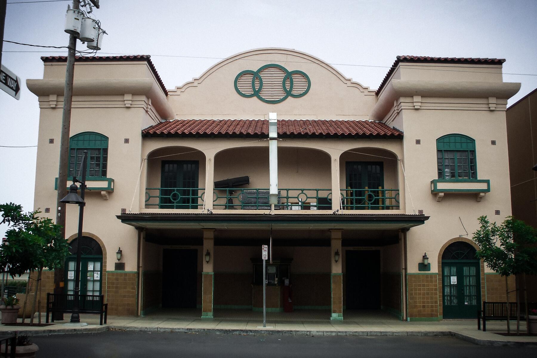 06_SpookyTown__Wailuku,Hawaii_6.2) IaoTheaterFacade