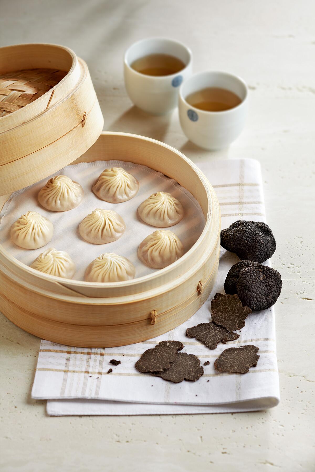 07_ThingsToEatAndDrinkInLondon__DimSumDumplings_7 Din Tai Fung - Xiao Long Bao - Pork and Truffle