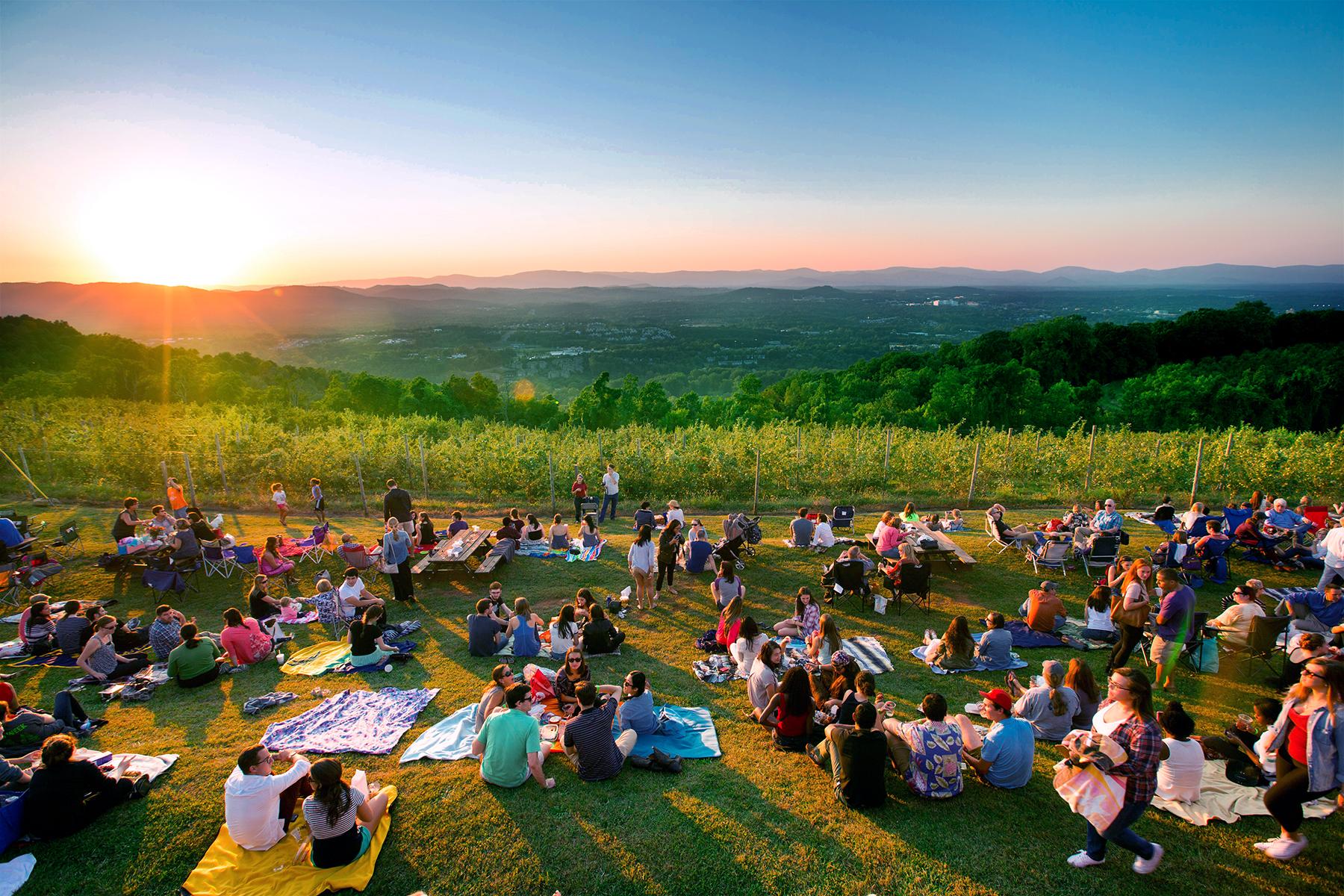 08_02_AppleOrchardsYouCanVisit__CarterMountainOrchard_CM-sunsets-2015-AaronWatson-06