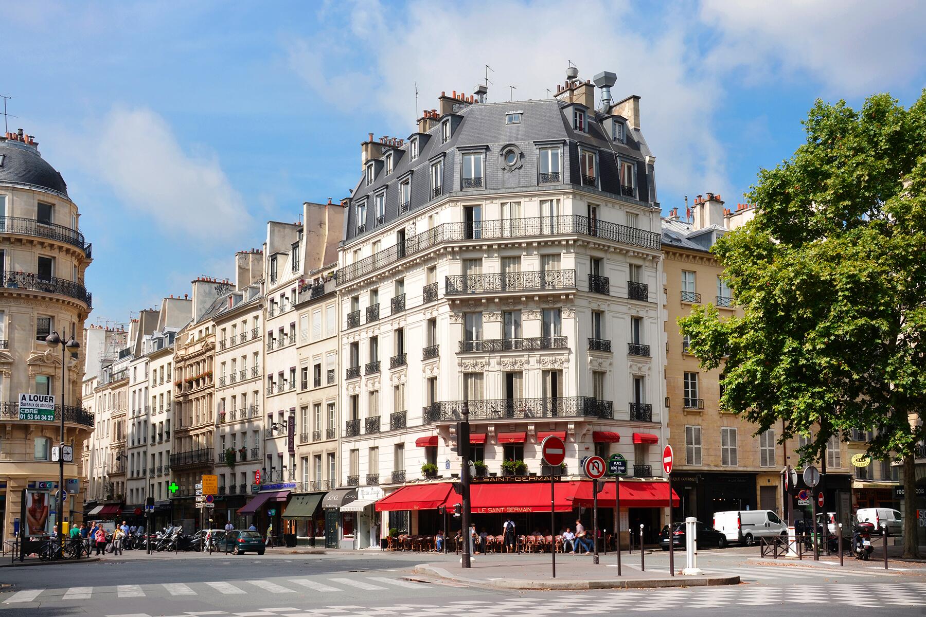 08_NeedtoKnowParis__SlowDownParisianStroll_shutterstock_150858002