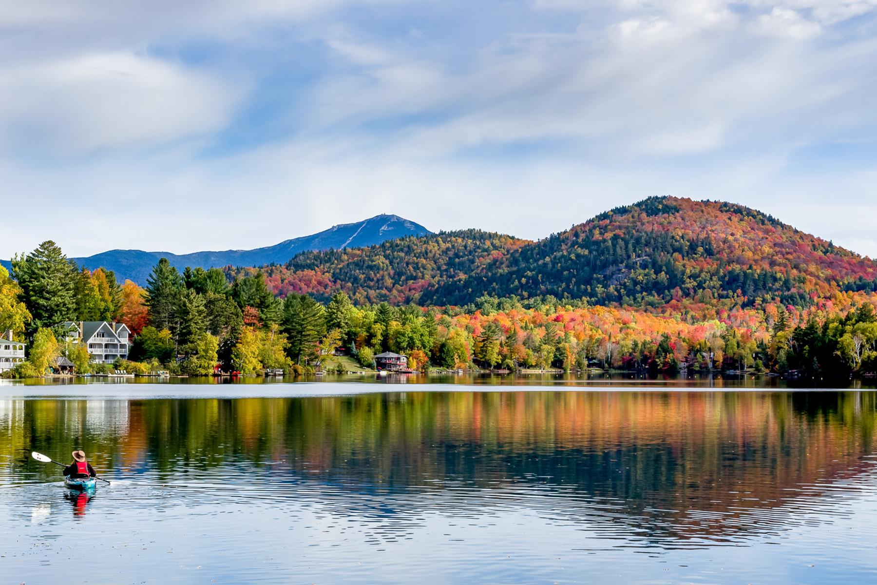 09_FallFoliageTours__TrySomethingNew_iStock-1007336930