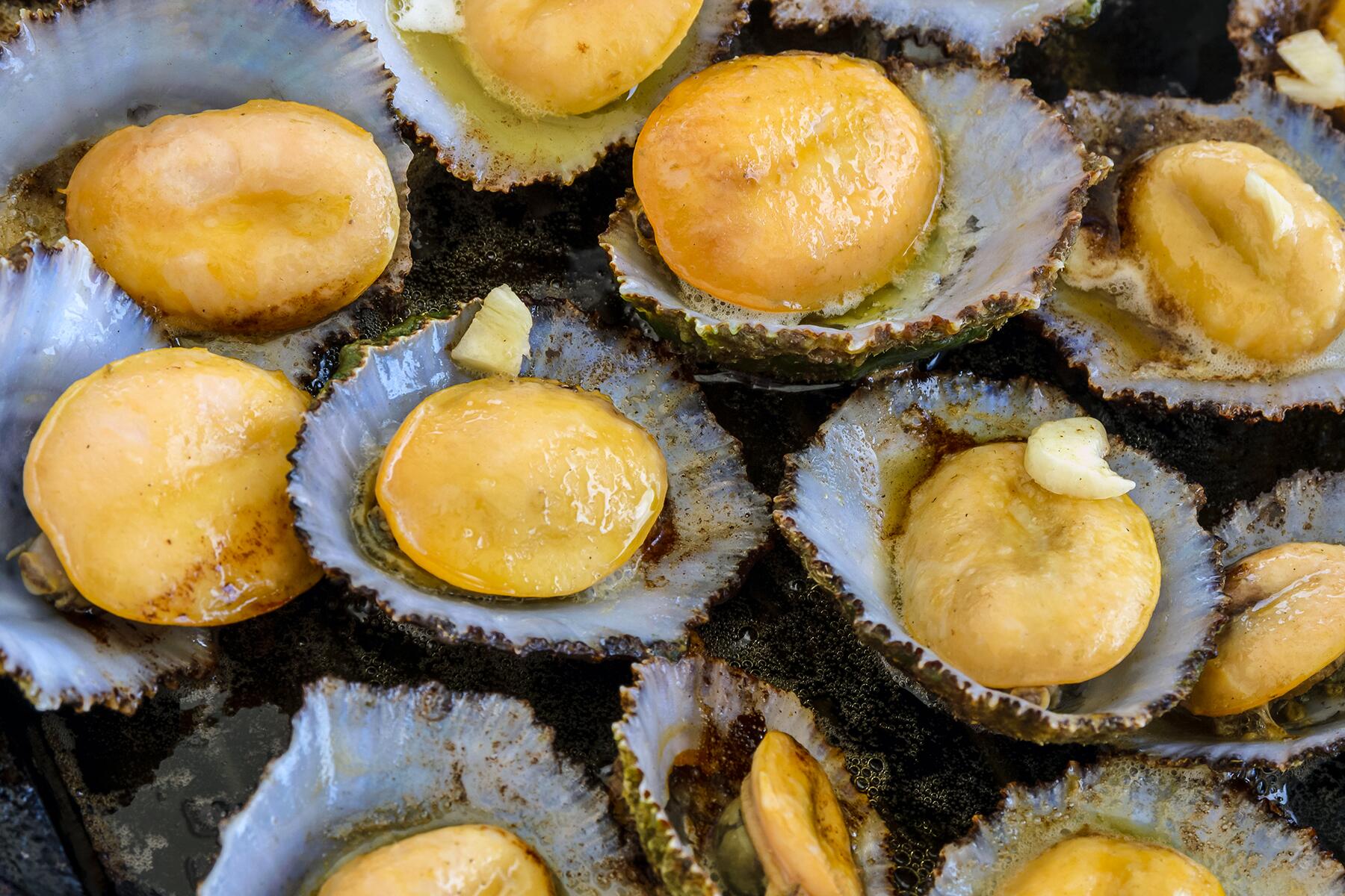 10_12RegionalDelicaciesAzores__Lapas_shutterstock_1464871370