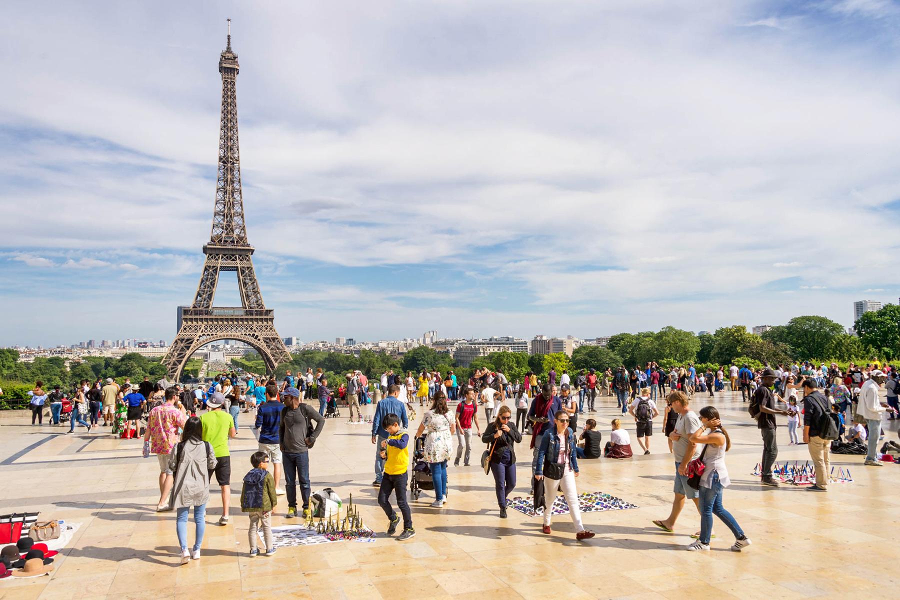 11_EiffelTower101__Howlongdoesavisittake_11.) iStock-987097988