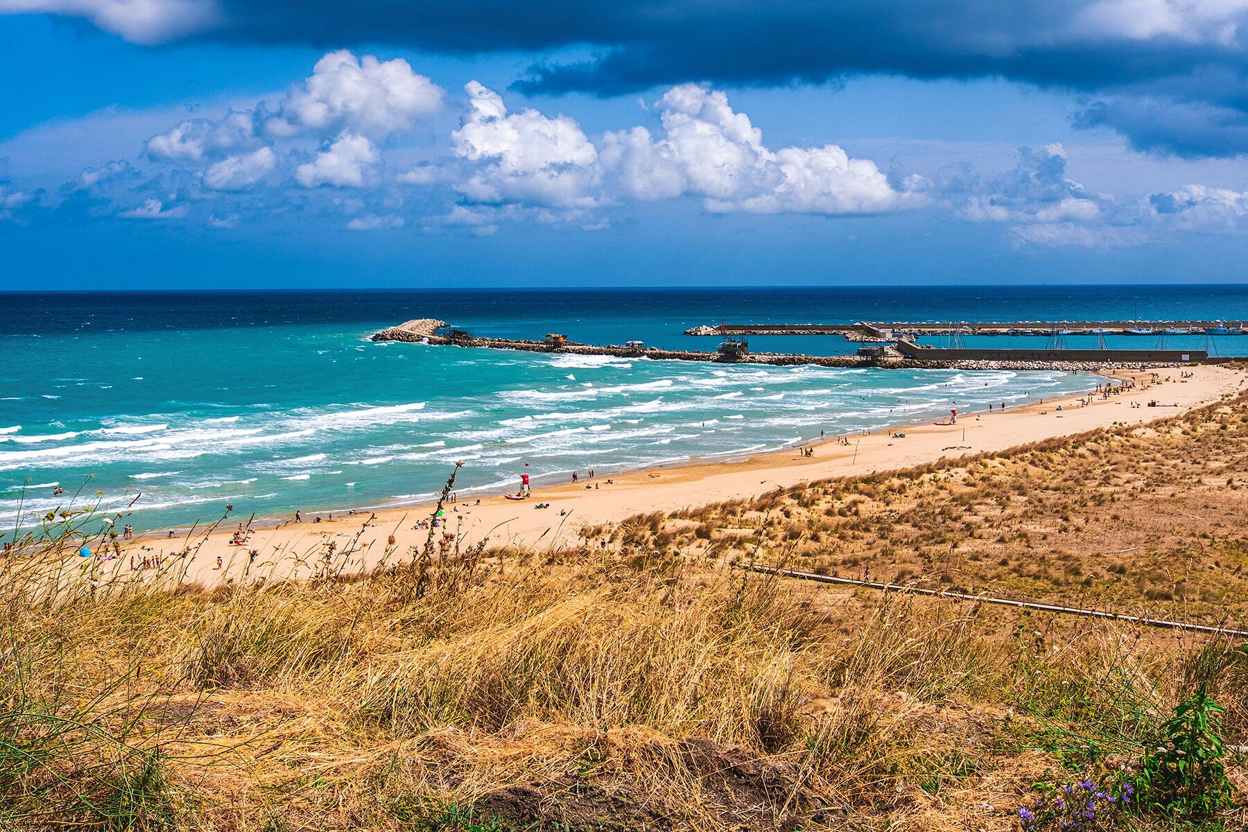 13_20BestBeachesInItaly__SpaiggiaPuntaPennaVastoAbbruzzo_shutterstock_1485019505