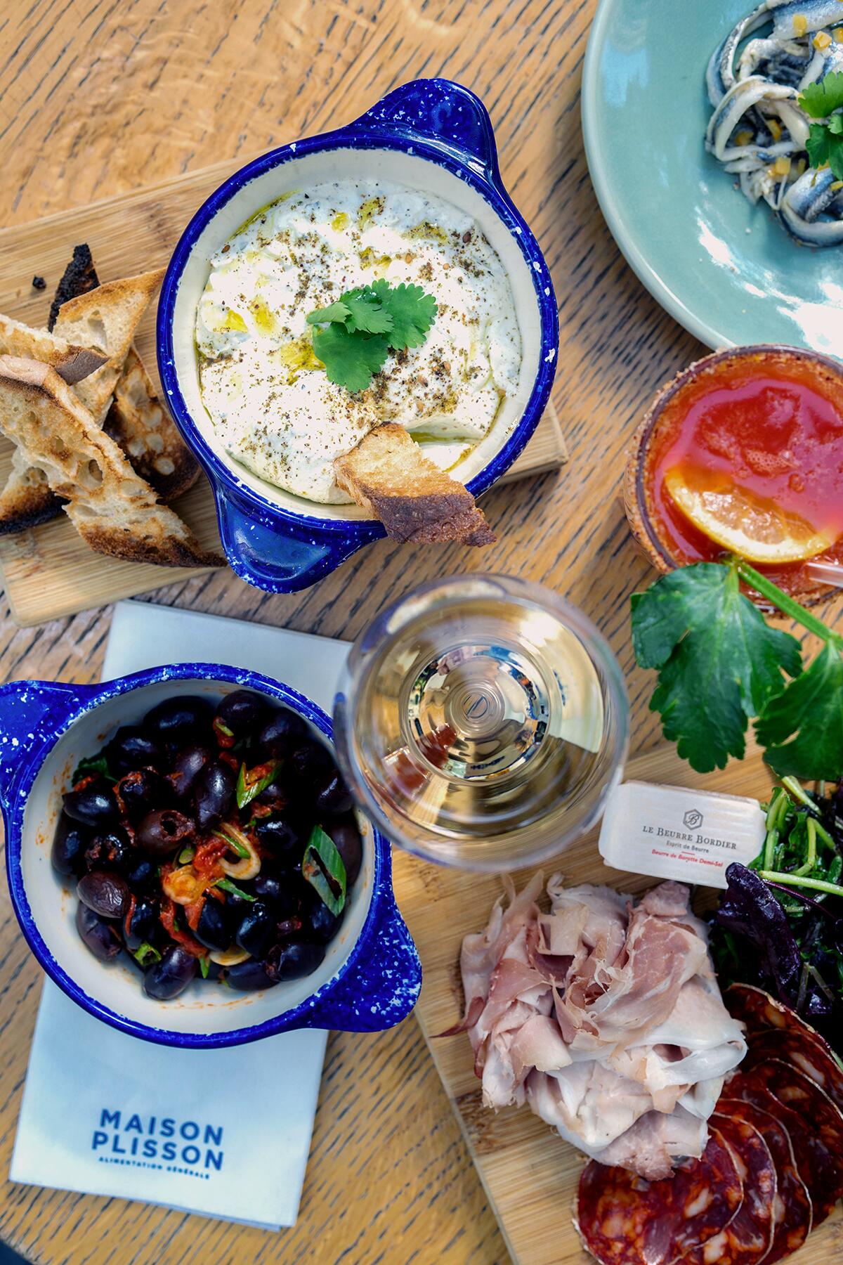 23_25ThingsToEatAndDrinkInParis__GourmetEpiceries_2Q2A3916