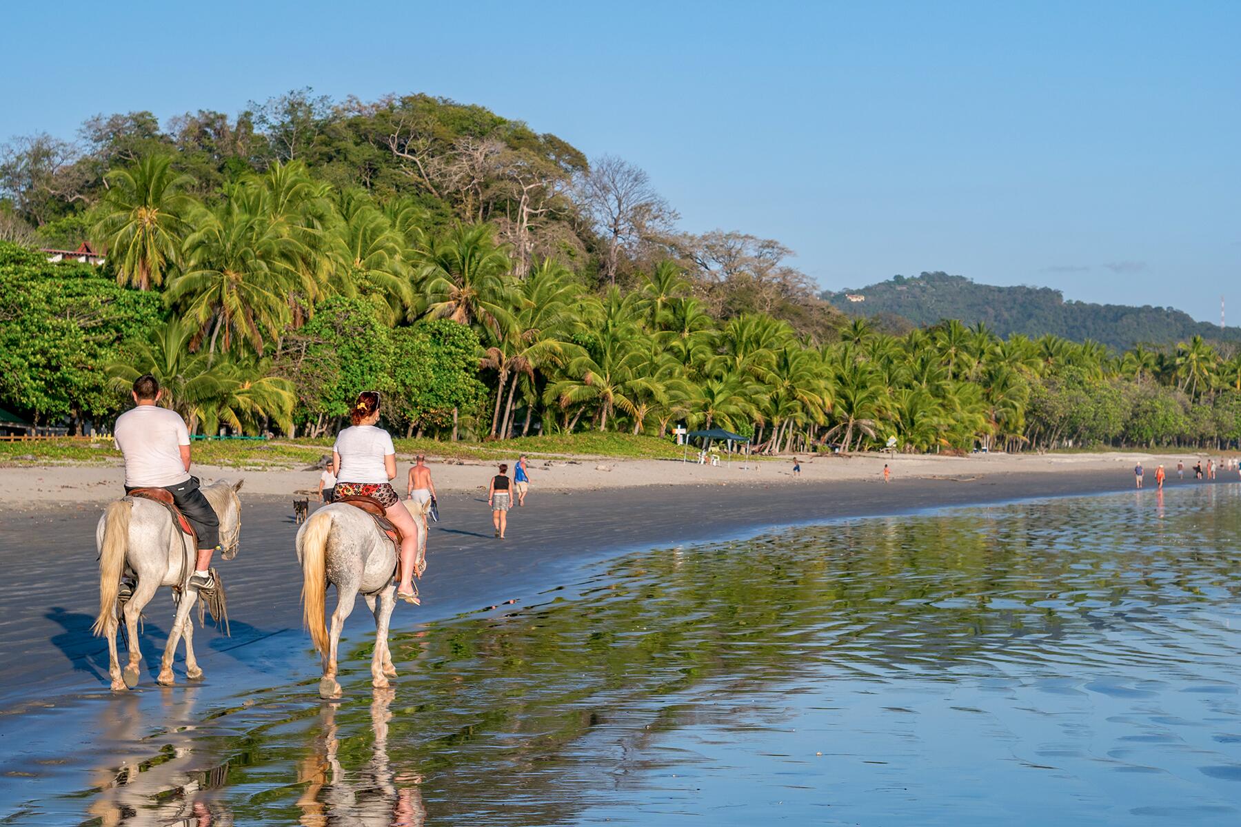 03_BestBeachesInCostaRica__PlayaSamara_shutterstock_377364499