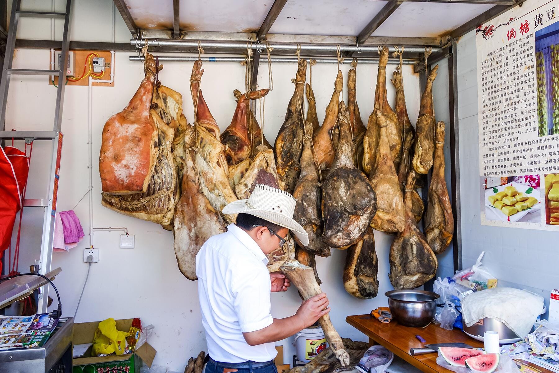 04_ChineseFoodYunnan__AgedHam_4.) (24473506755)Xuanwei_ham
