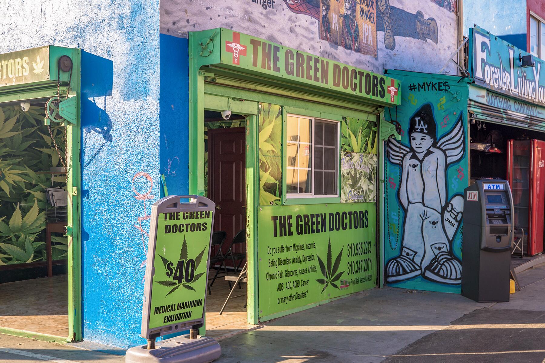 07_ThingsToKnowBeforeYouGoLosAngeles__Marijuana_iStock-863120504