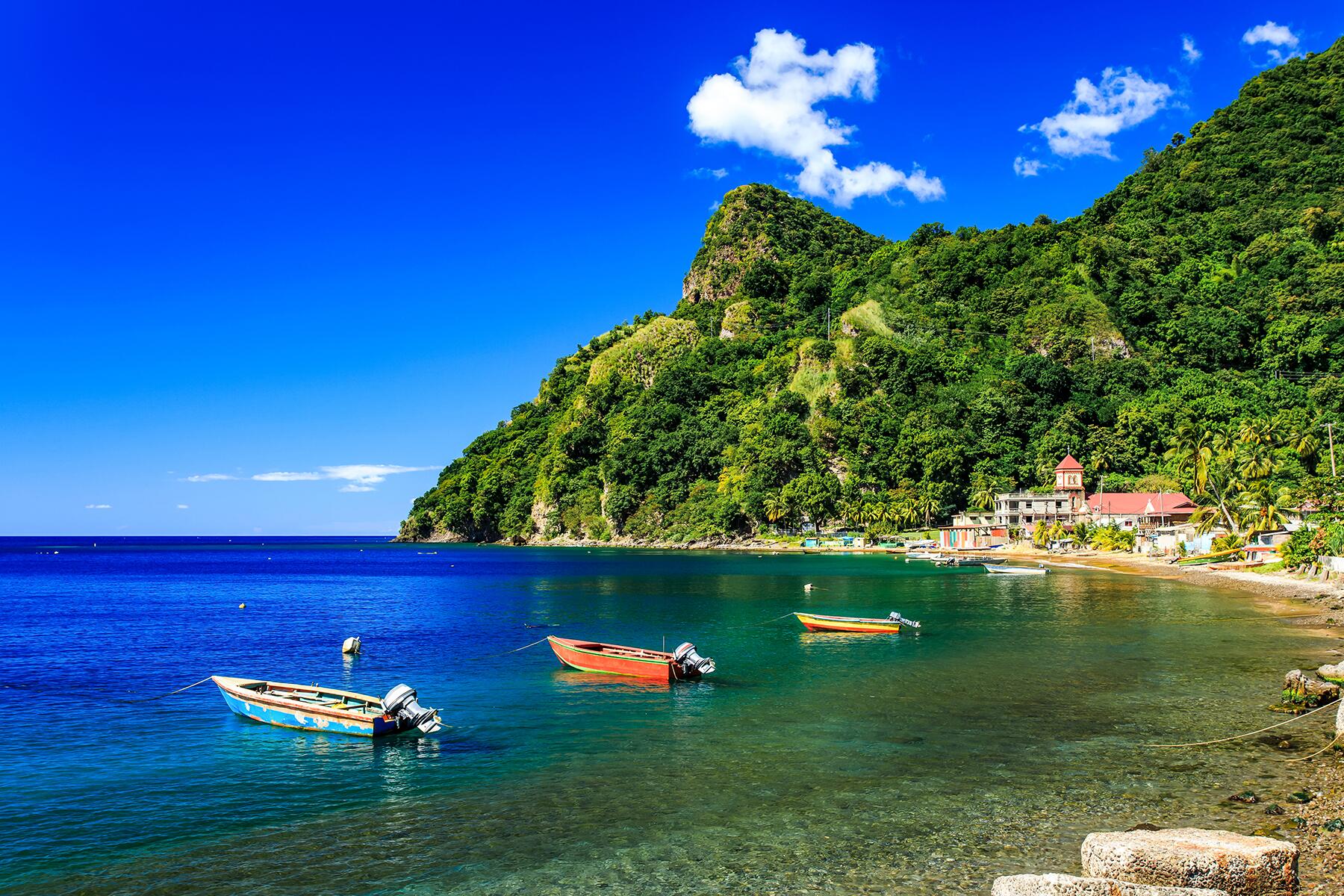 08_BestDivingCaribbean__Dominica_shutterstock_247330864