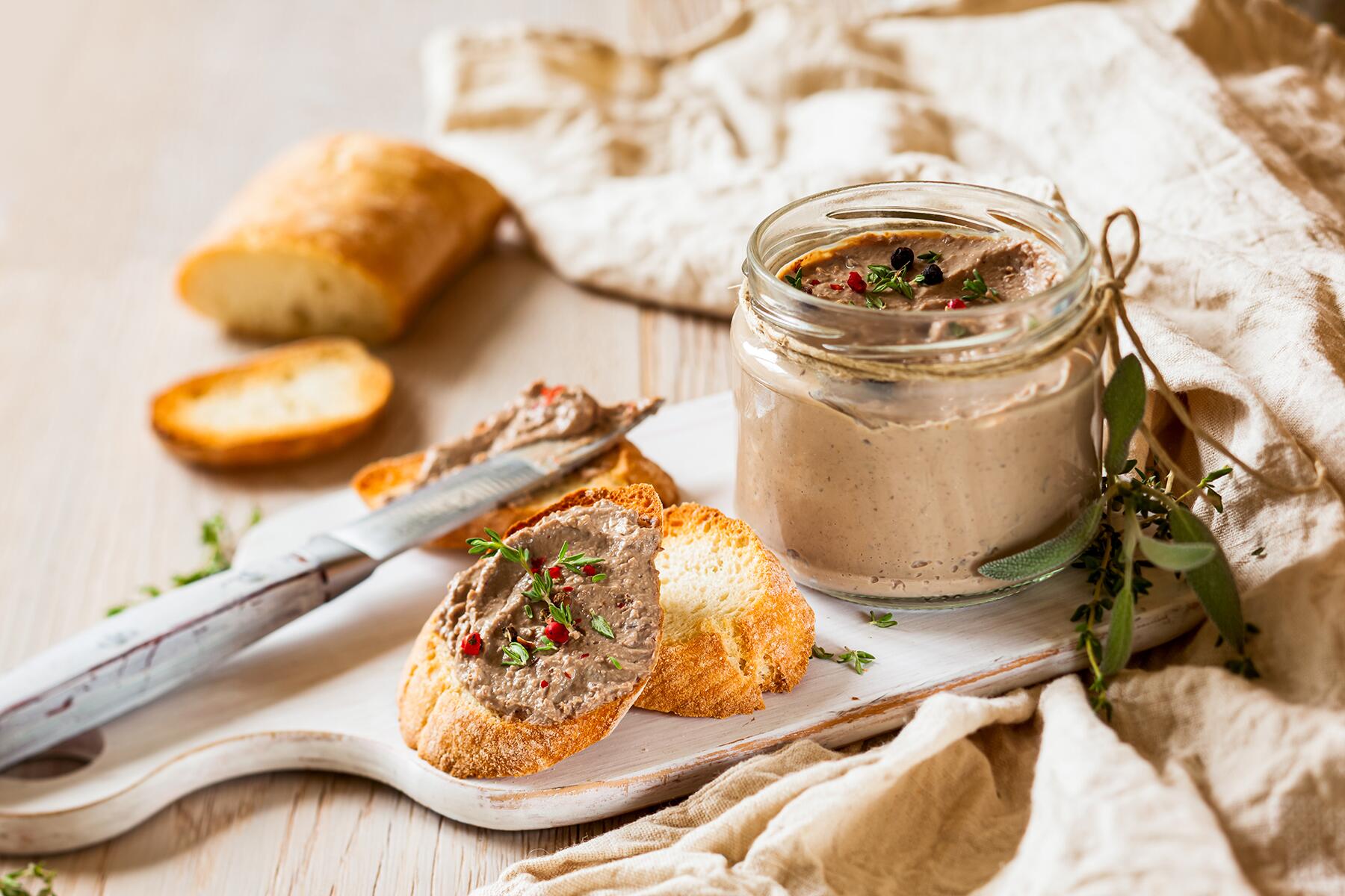 09_EatnDrinkFlorence__CrostinidiFegatini_shutterstock_150941519