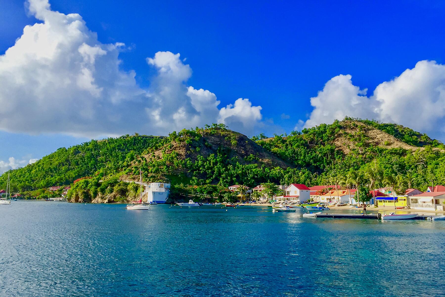 10_BestDivingCaribbean__Guadeloupe_shutterstock_1202530348