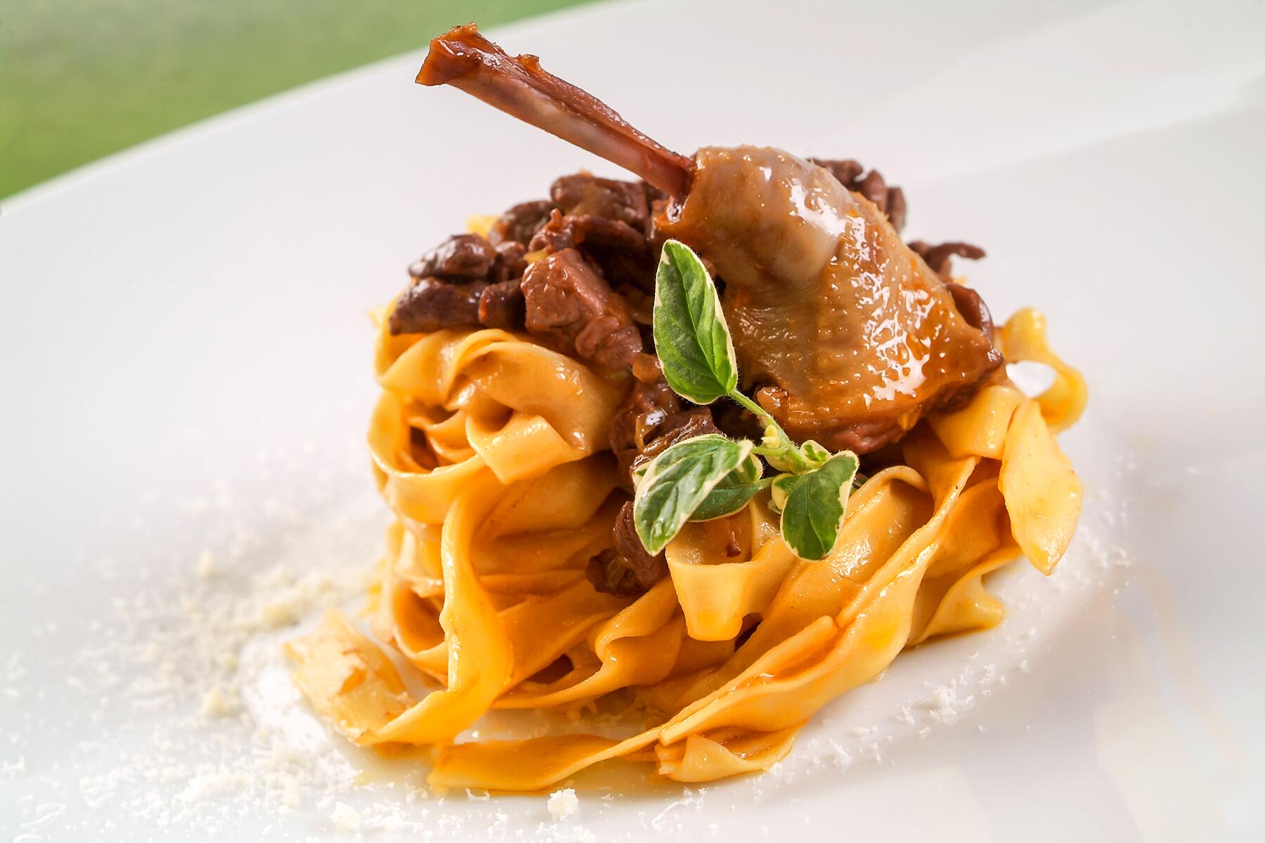 15_EatnDrinkFlorence__Piccione_shutterstock_1020549538