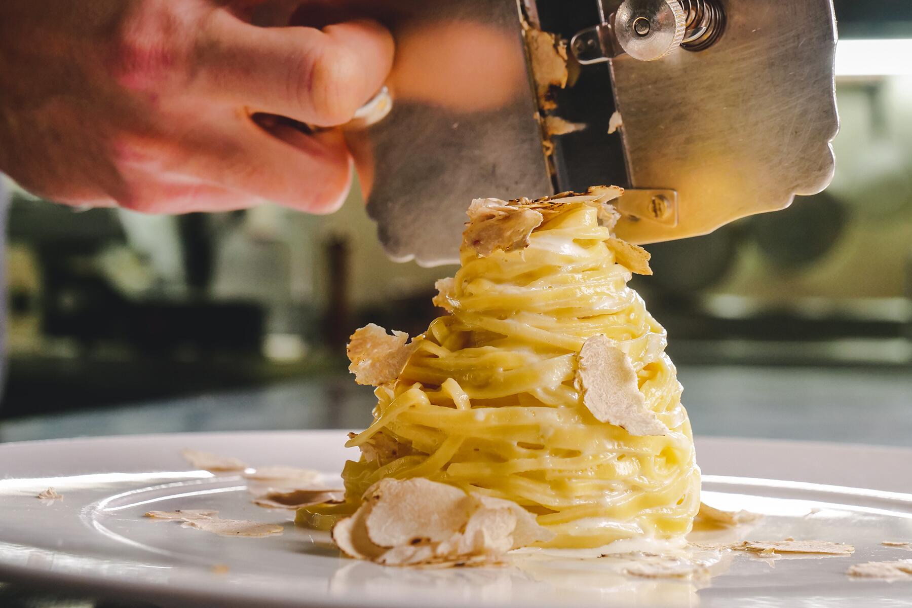 19_EatnDrinkFlorence__Tartufo_shutterstock_770352484