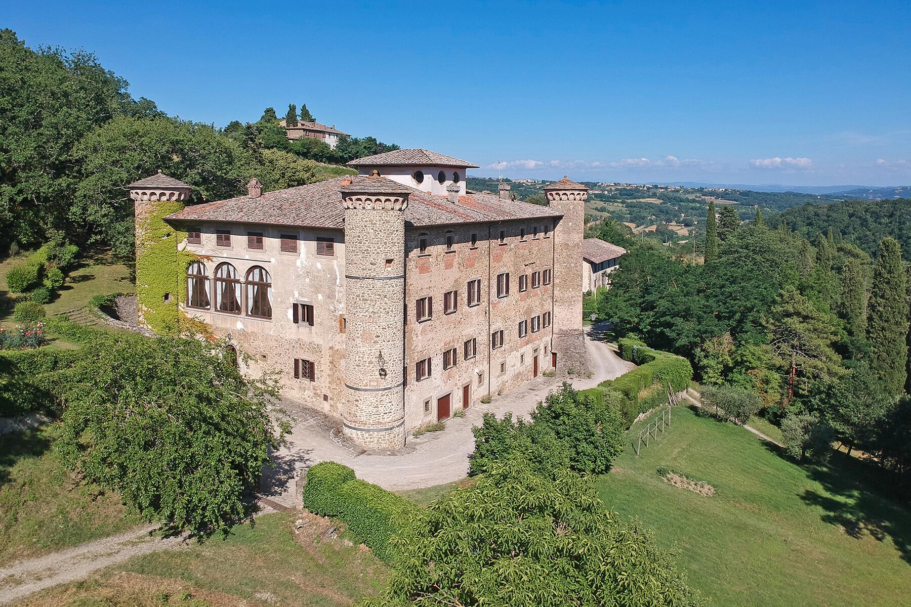 9 Luxurious Castle Hotels in Italy Where You Can Sleep Like Royalty