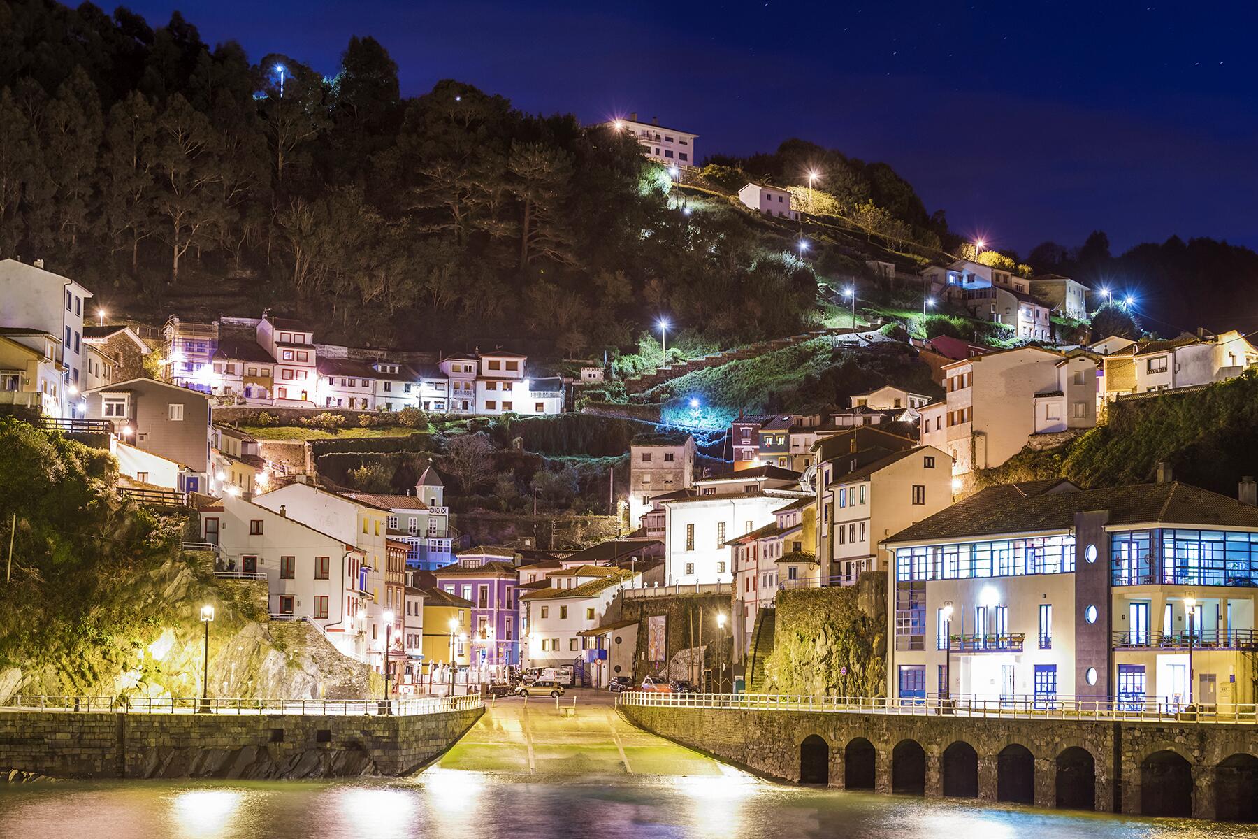 02_BestHiddenVillagesSpain__Cudillero_cudillero-nocturna