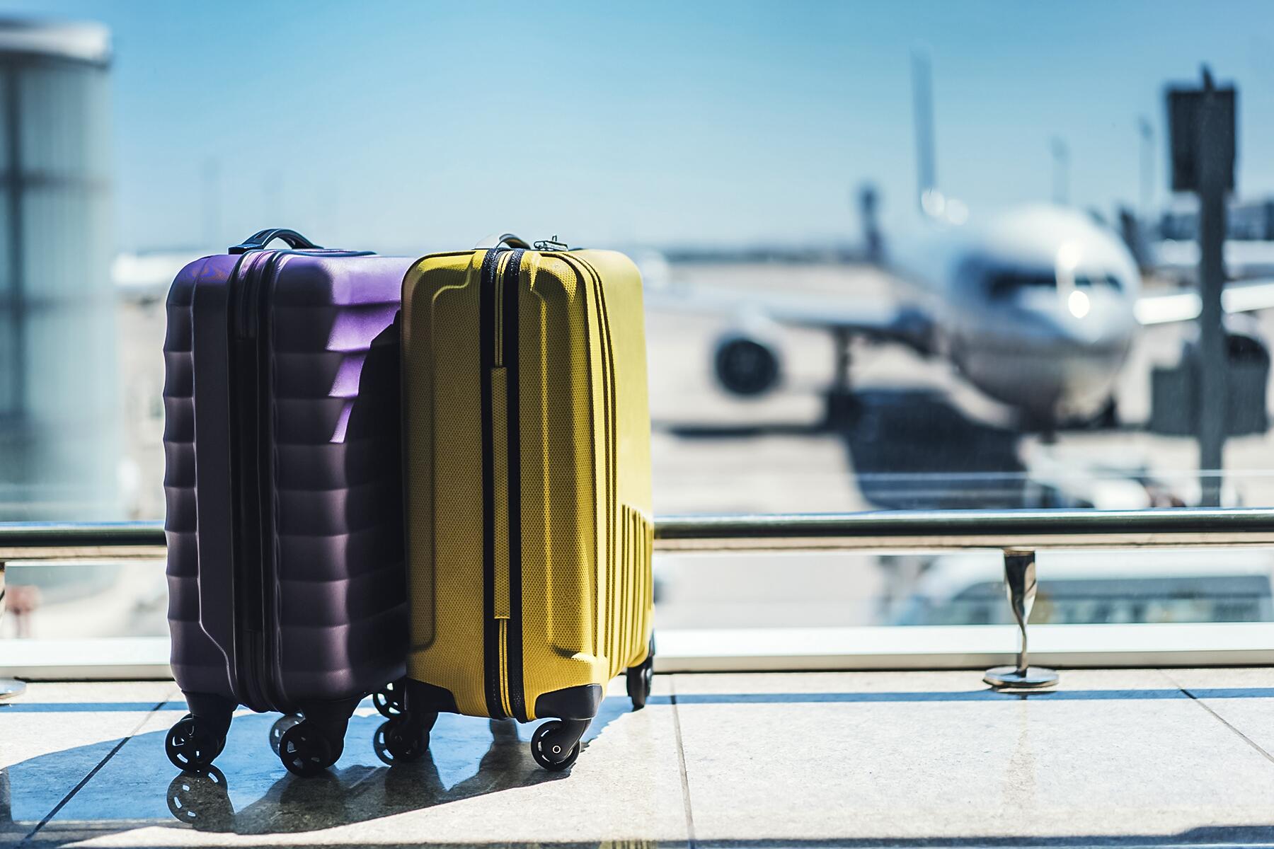 04_Airporthacks__APhotoofyourSuitcase_shutterstock_450980248